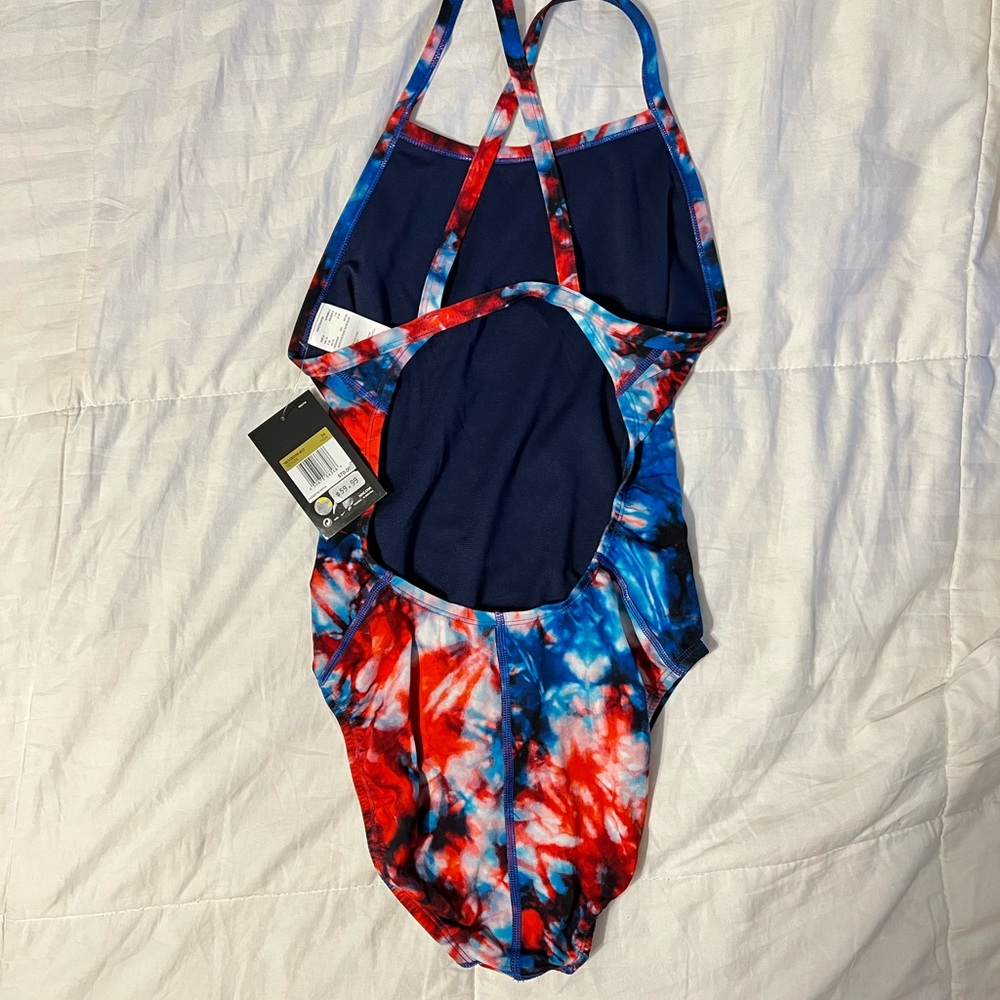 NIKE Women’s HYDRASTRONG Swimsuit. Size 34 (8)